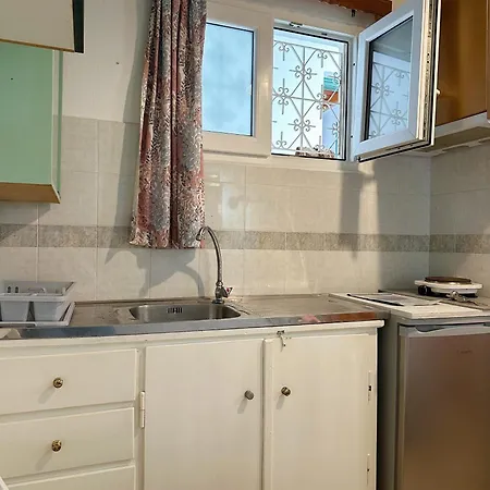 Can-can Apartment *